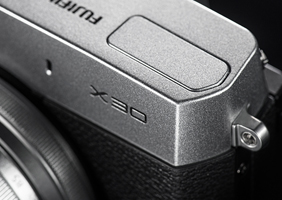 FUJIFILM X30 : Forma maciza