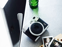 Instax mini 90: diseñada con un aspecto clásico